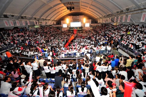 La concurrencia al acto de apertura fue gigantesca: el publico colmó los escenarios del polideportivo Ave Fénix.