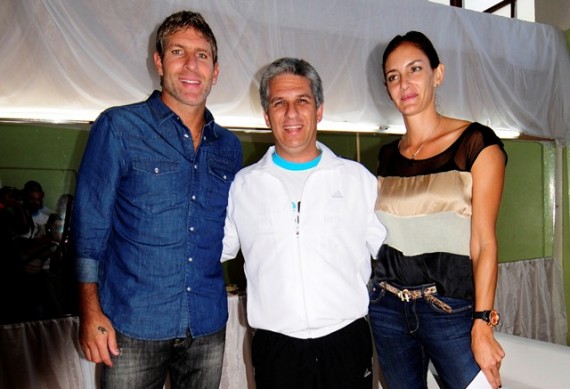 Claudio Poggi junto a dos titanes del deporte: Martín Palermo y Luciana Aymar.