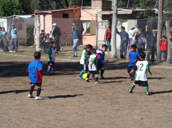 La primera fecha del Torneo Apertura de Futbol Infantil se disputó este lunes en las canchas de Aviador Origone, Lafinur, Villa del Parque, San Martín y Sportivo Mercedes.
