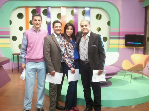 El equipo de Horario Corrido, conformado por Juan Pablo Gonzales, Jorge Poder, Ana Galván y Sergio Bastías.