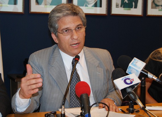 El Gobernador, CPN Claudio Poggi.