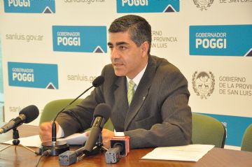 El rector de la ULP, Alejandro Munizaga, durante la conferencia de prensa.