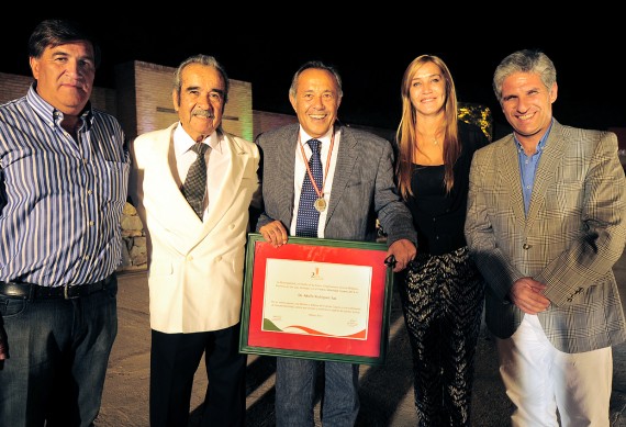 Adolfo Rodríguez Saá recibió el Premio a la Identidad Cuyana 2013 entregado por la Municipalidad de La Calera.