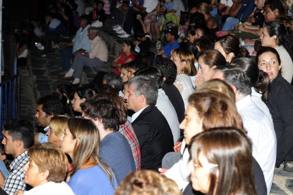 El gobernador CPN Claudio Poggi disfruto del Festival junto al público.