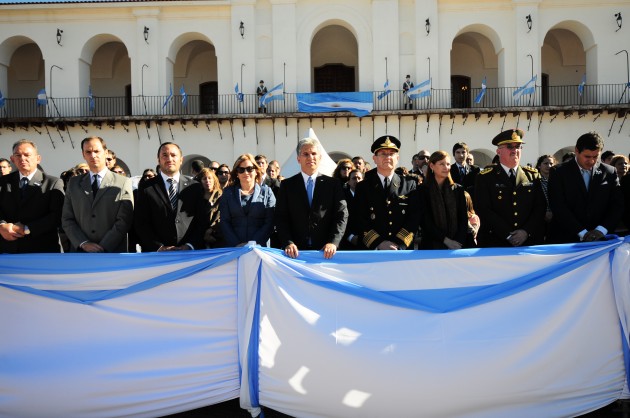 El Gobernador Poggi preside el desfile cívico militar en La Punta