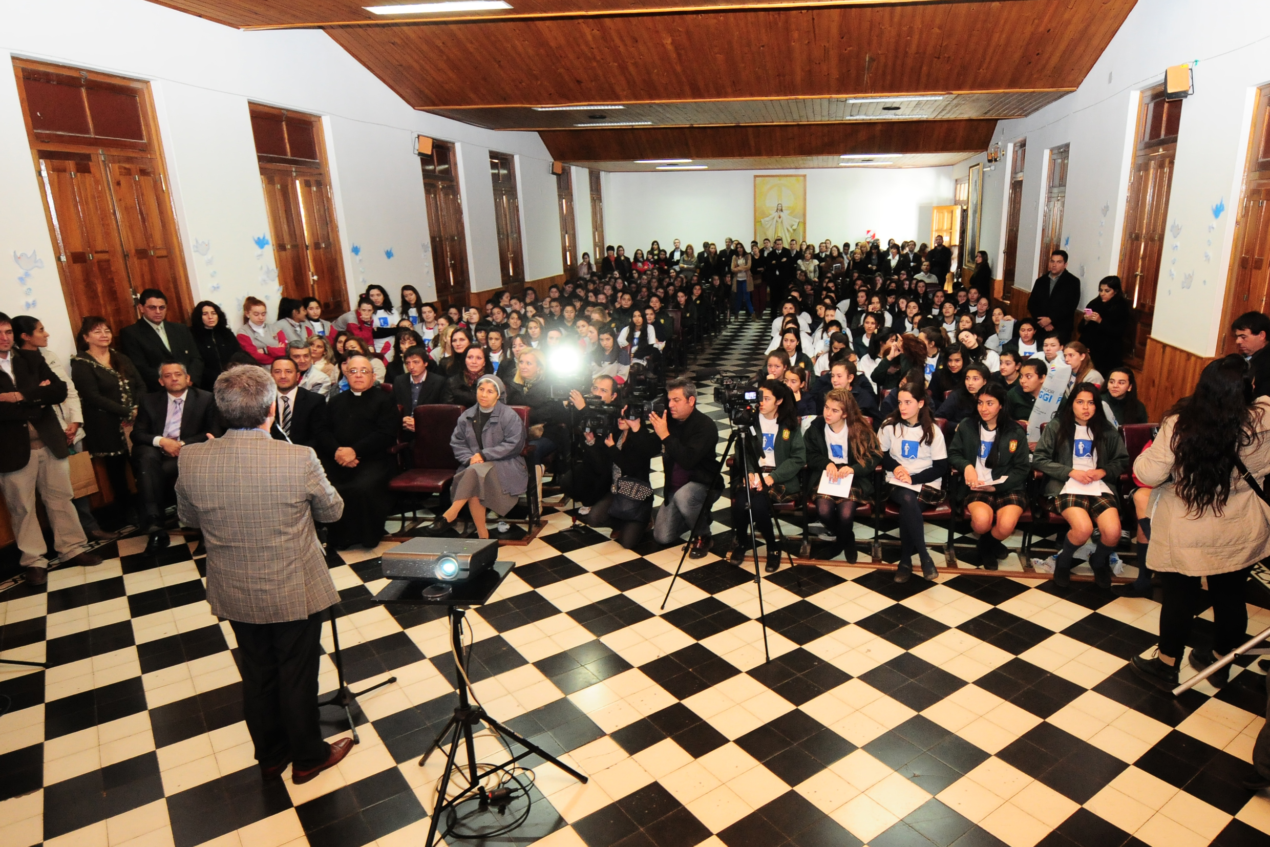 194 alumnos del Instituto “San Luis Gonzaga recibieron hoy sus estampillas