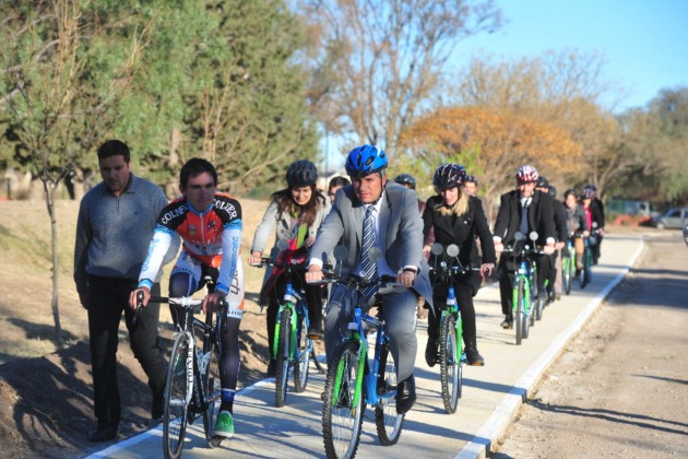 El gobernador junto a los ciclistas de San Luis Somos Todos 