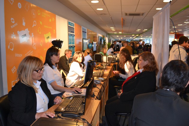 Miles de sanluiseños pudieron tramitar su CIPE en San Luis Digital 2013.