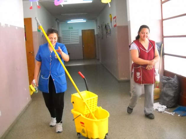La cooperativa Pueyrredón realiza  tareas de manteniemiento en dos establecimientos educativos 