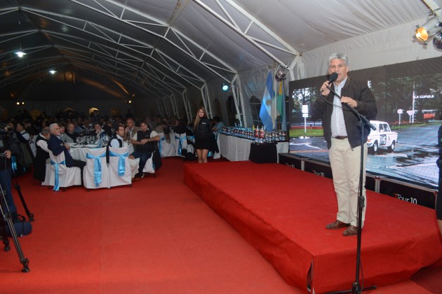 EL gobernador agradeció a los competidores la presencia en Merlo