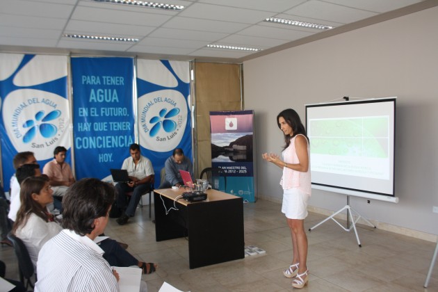 La Dra. Ana Carolina Herrero durante sus presentaciones anteriores en San Luis Agua