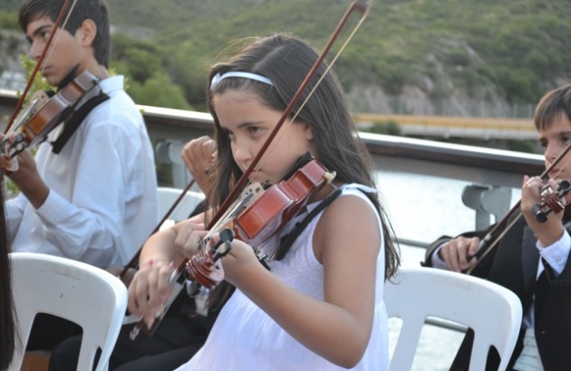 Actualmente la Orquesta Escuela cuenta con 300 niños y adolescentes de 5 a 18 años