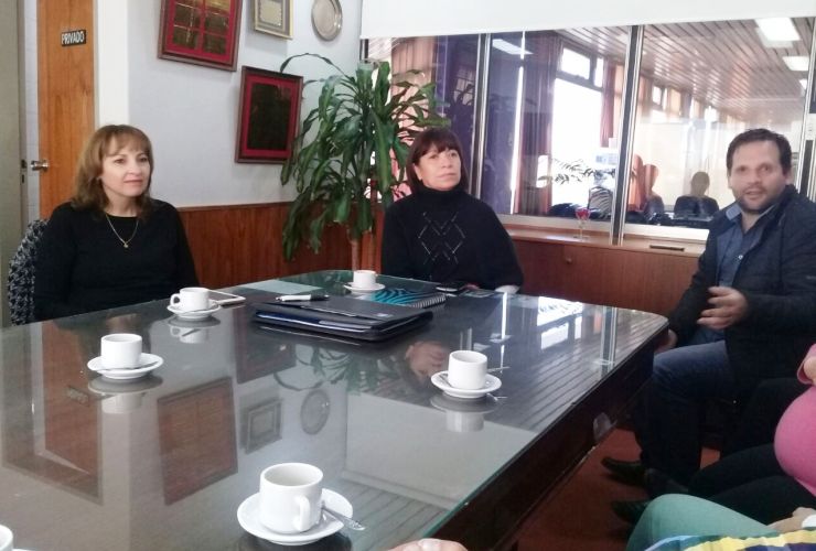 La nueva coordinadora de DOSEP, Sandra Pérez, junto a la ministra de Salud, Graciela Corvalán.