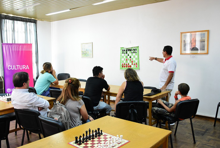 Comenzó un taller de ajedrez en la Biblioteca Provincial “Juan Crisóstomo Lafinur”