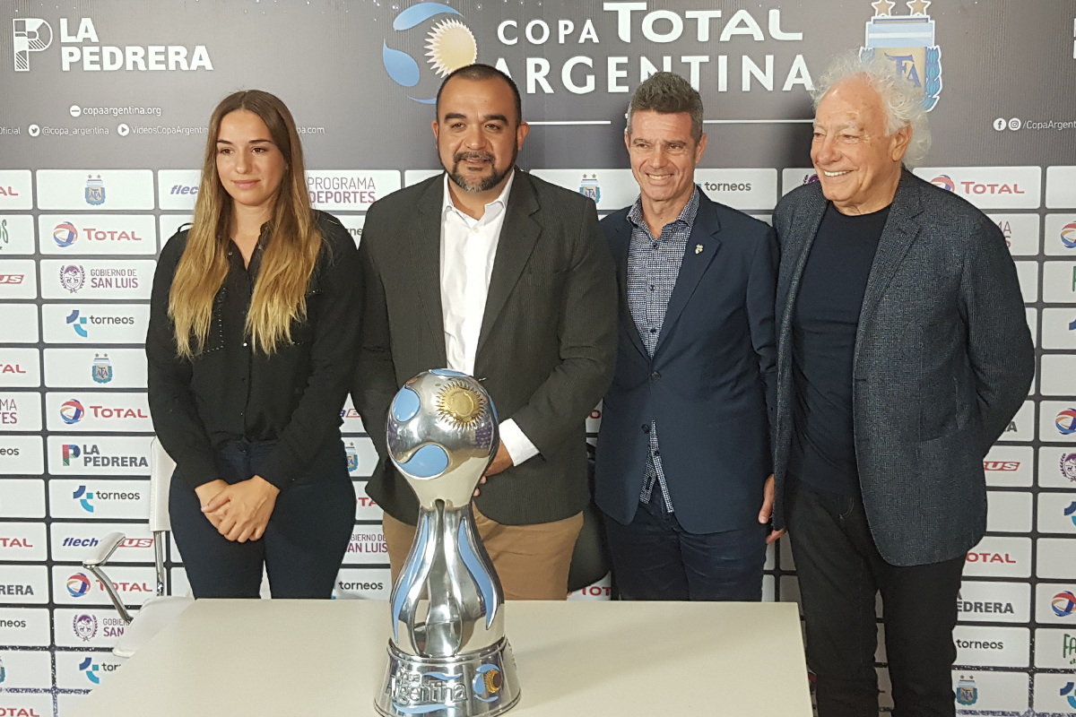 Ramírez, Frontera, Ganly y Coppola con la Copa Argentina.