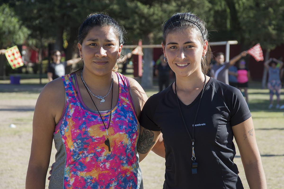Antonella Moreno y Evelyn Torres cumplieron sus sueños: se capacitaron y hoy dirigen fútbol.