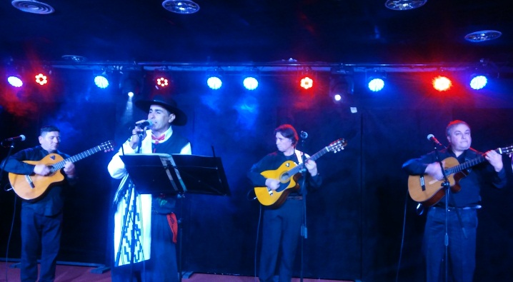 Javier González y sus Bagualeros guitarrearon en el Ciclo Cultural