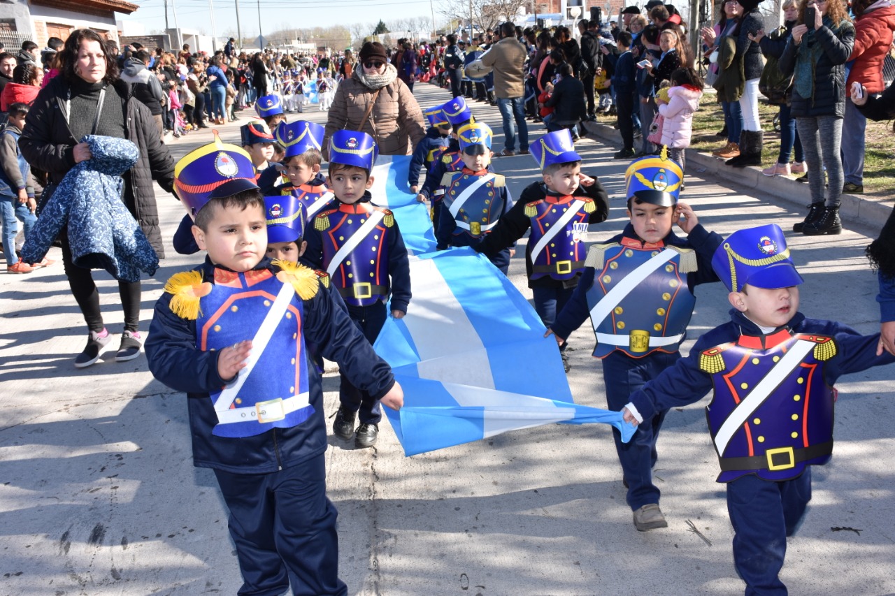 Con un desfile, la Escuela “Tomás Ferrari” celebró por anticipado
