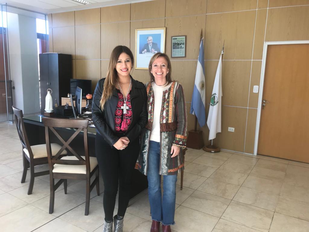 La diputada electa, Anabela Lucero, con la ministra de Salud, Silvia Sosa Araujo.