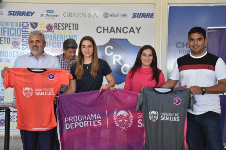 Clubes de San Luis, La Punta y Beazley recibieron sus camisetas y materiales deportivos