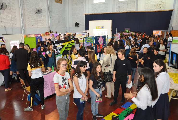 Estudiantes de escuelas generativas y privadas expusieron sus trabajos en la Jornada de Integración “Educar en Igualdad”