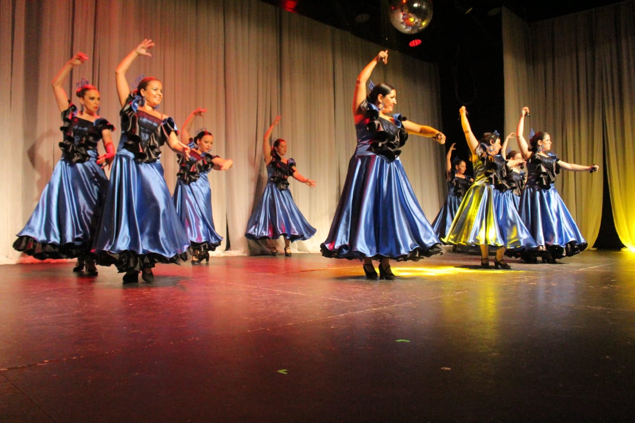 La Escuela Real de la Danza llevó a cabo su cierre de año en el “Molino Fénix”