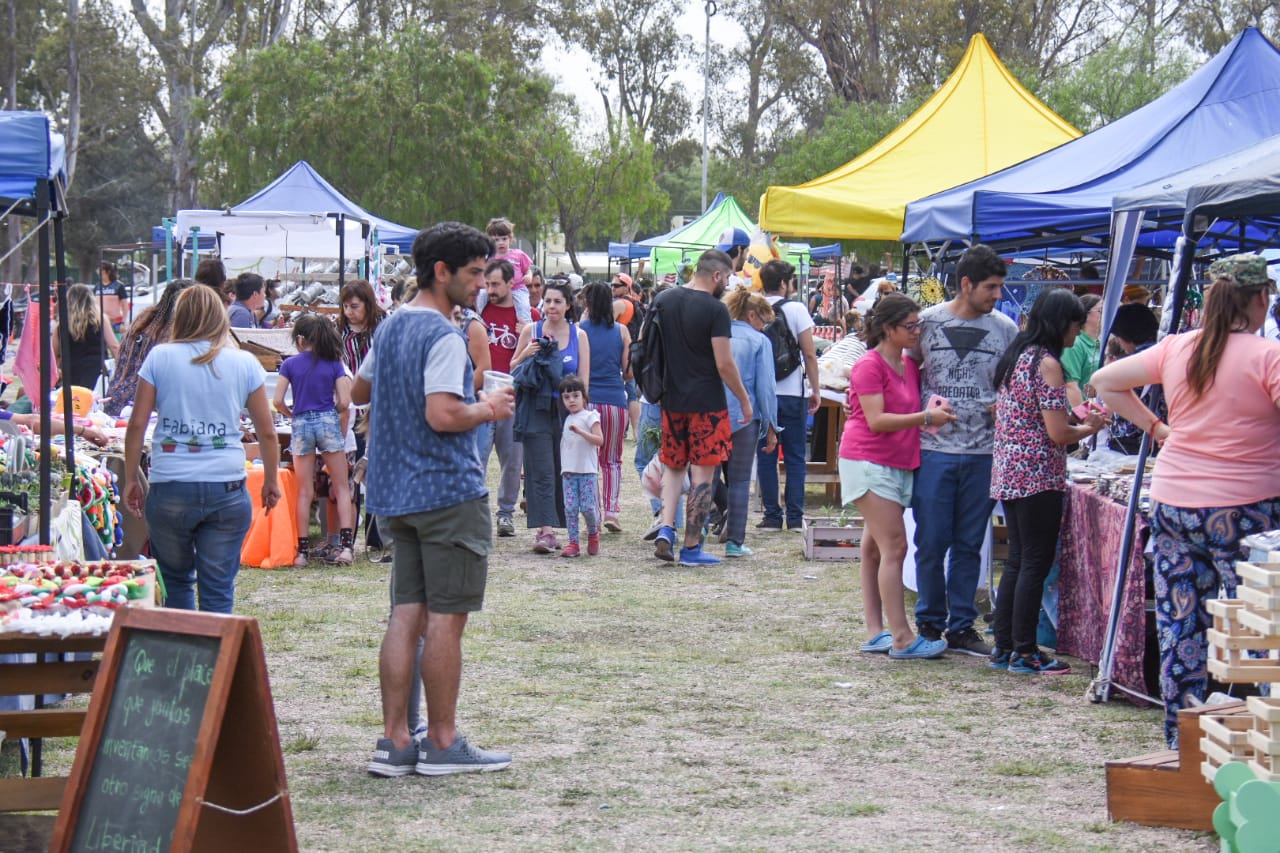 La lluvia adelantó el cierre de la feria pero no impidió que los puntanos disfruten de otra jornada familiar