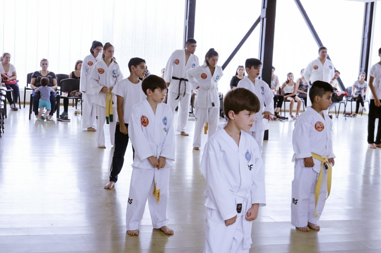 Realizaron examen final de taekwondo en el “Molino Fénix”