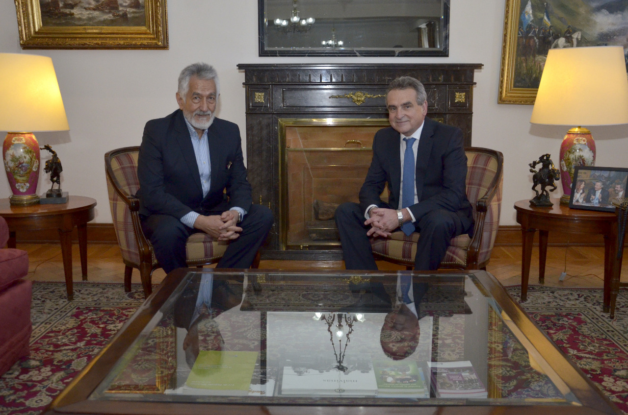 Alberto Rodríguez Saá visitó al ministro de Defensa Agustín Rossi