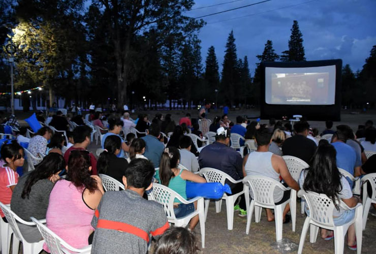 Cine en el Parque: unas 200 personas disfrutaron de “Dumbo”