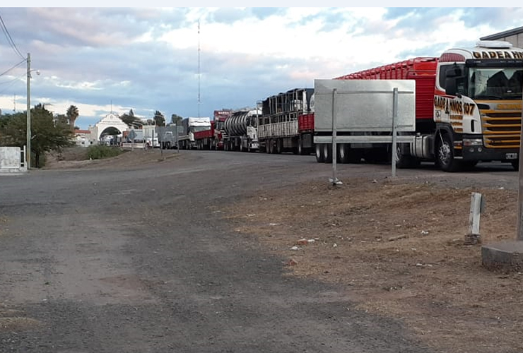 Mendoza ya permite el paso de camiones por el puesto límitrofe de Desaguadero