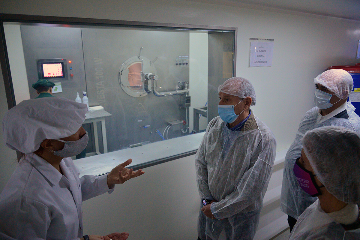 Los ministros de Salud de San Luis y La Pampa visitaron Laboratorios Puntanos.
