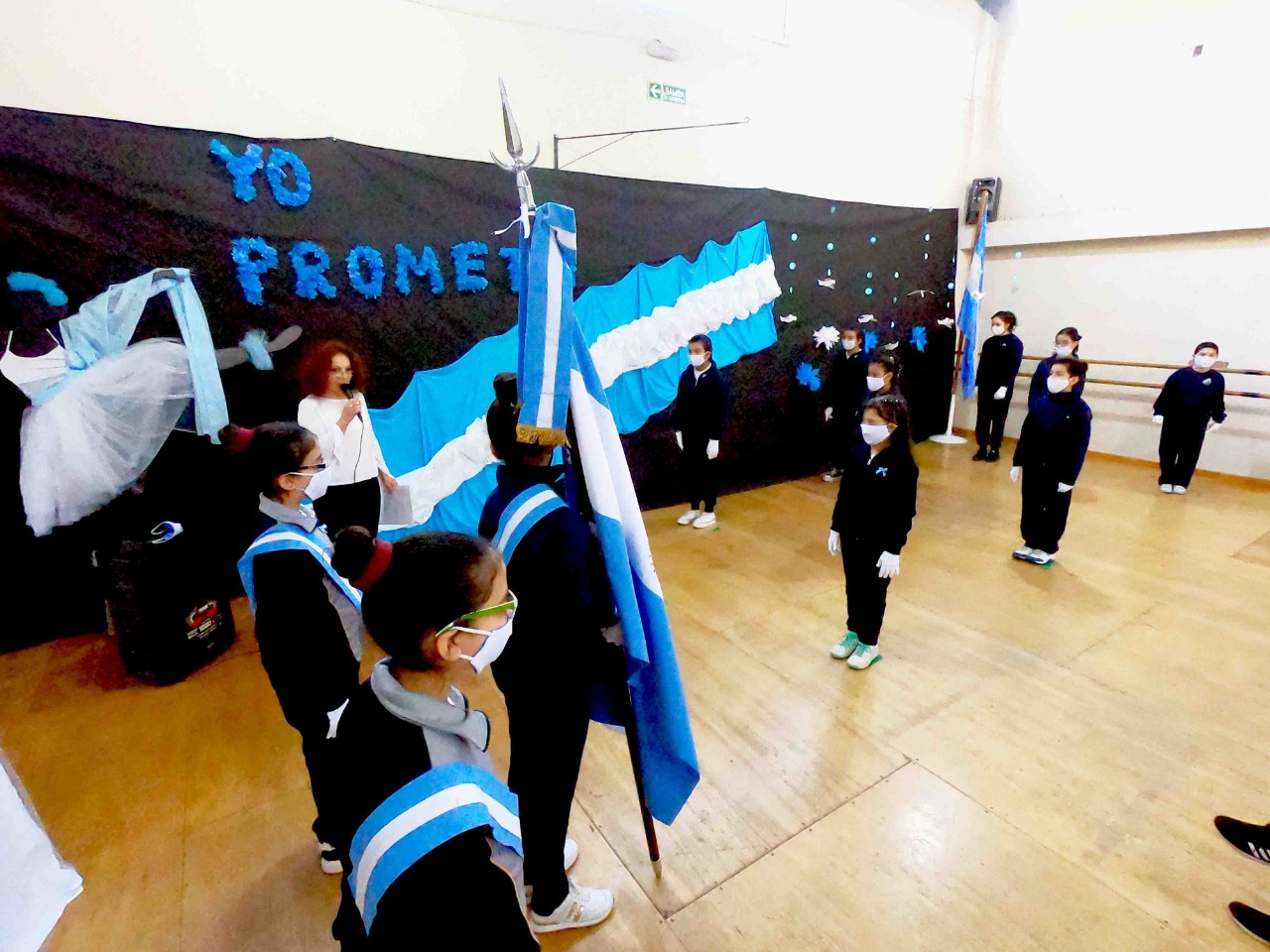 Los chicos de “Estación de Danza y Arte” y su compromiso ante la Bandera Argentina