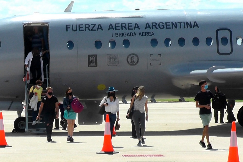 Llegó el primer vuelo comercial de pasajeros al Aeropuerto Valle del Conlara