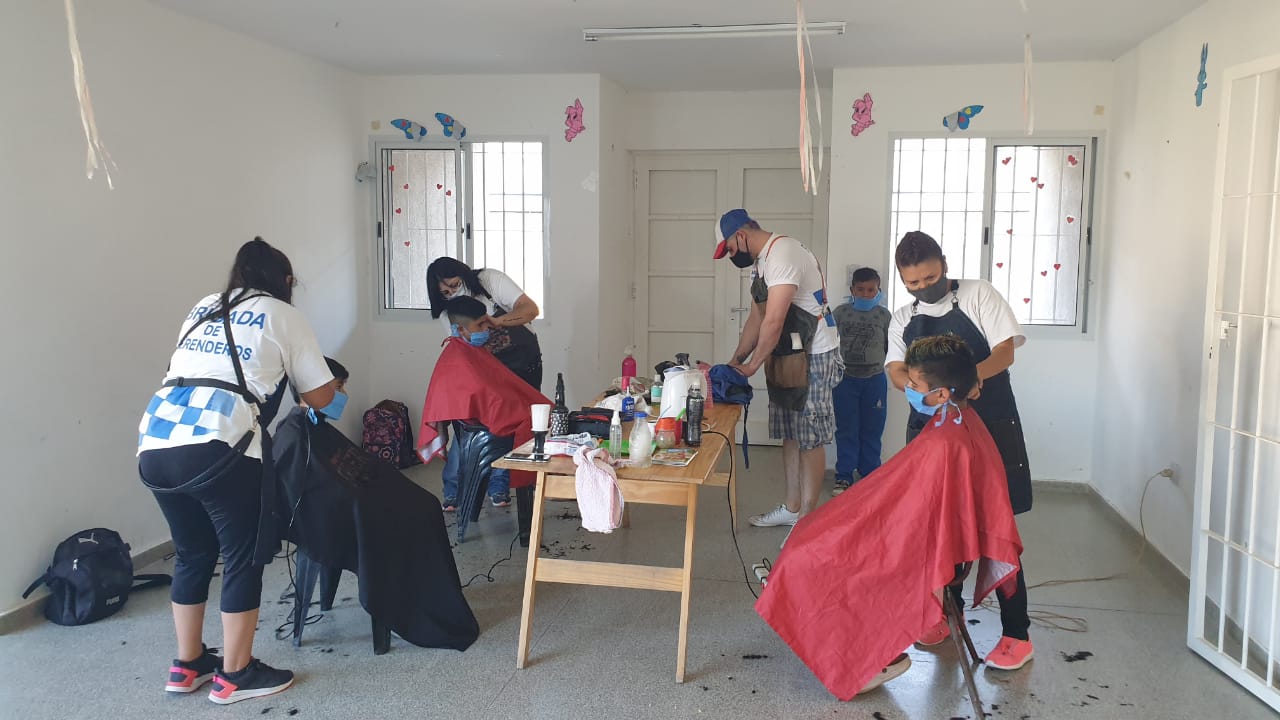Volvieron las brigadas de peluquería del Plan de Inclusión Social