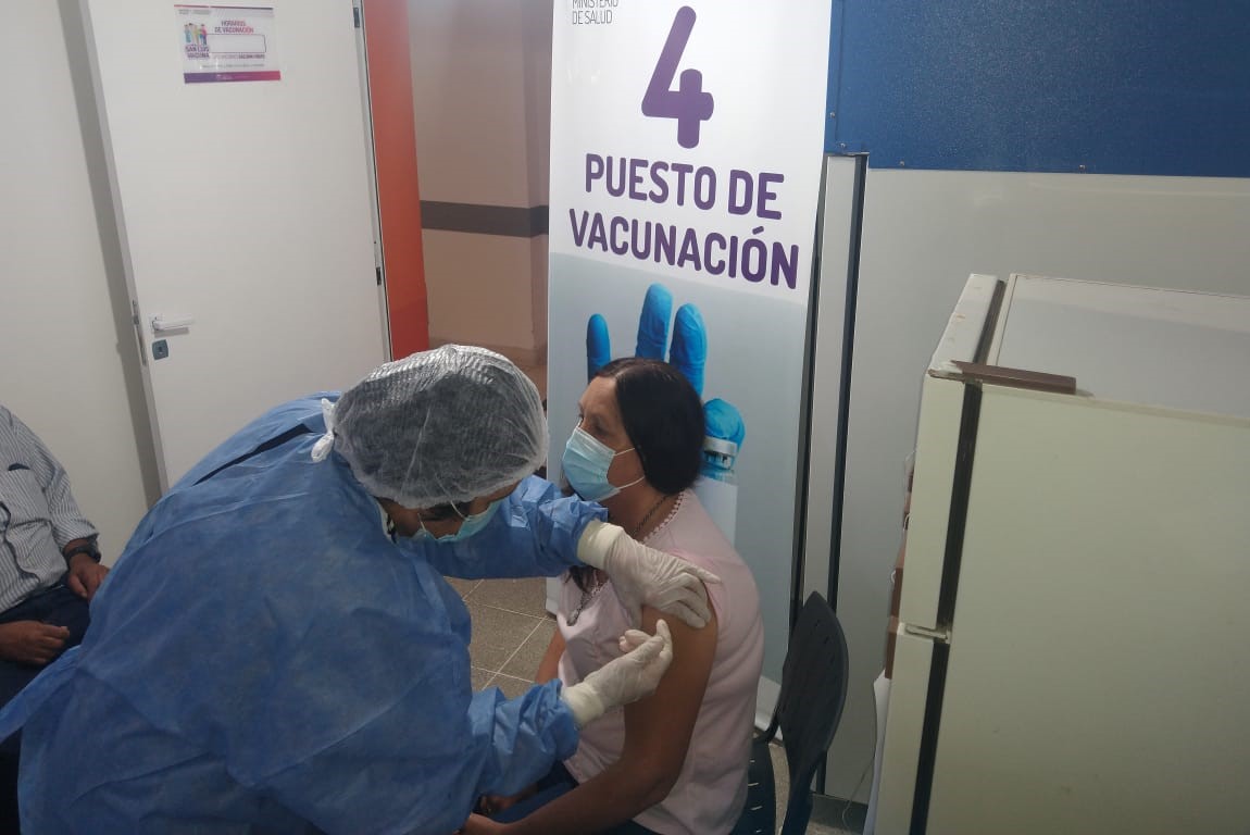 Coronavirus: vacunaron a adultos mayores en San Martín y La Toma