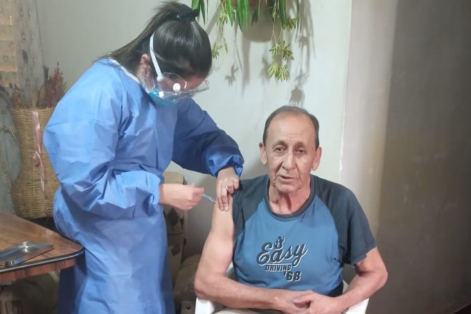Continúa la vacunación en domicilios para adultos mayores de la ciudad de San Luis