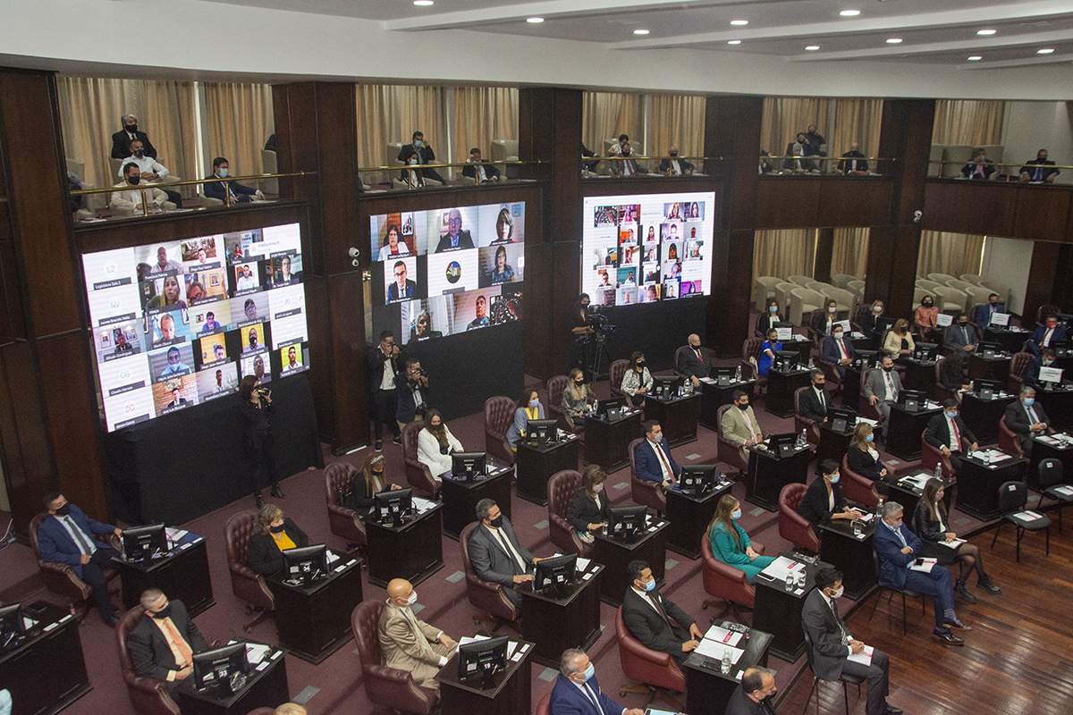 Legisladores e invitados especiales destacaron los anuncios del gobernador Rodríguez Saá y su llamado a la unidad