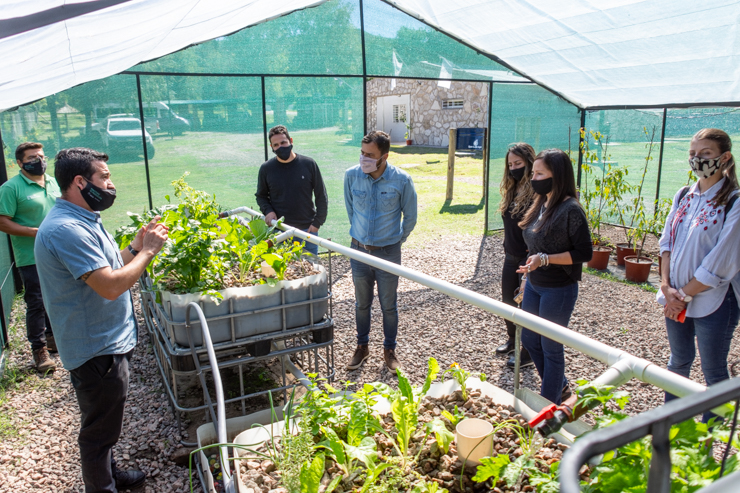 The Minister of Production visited the new nursery in Cruz de Piedra