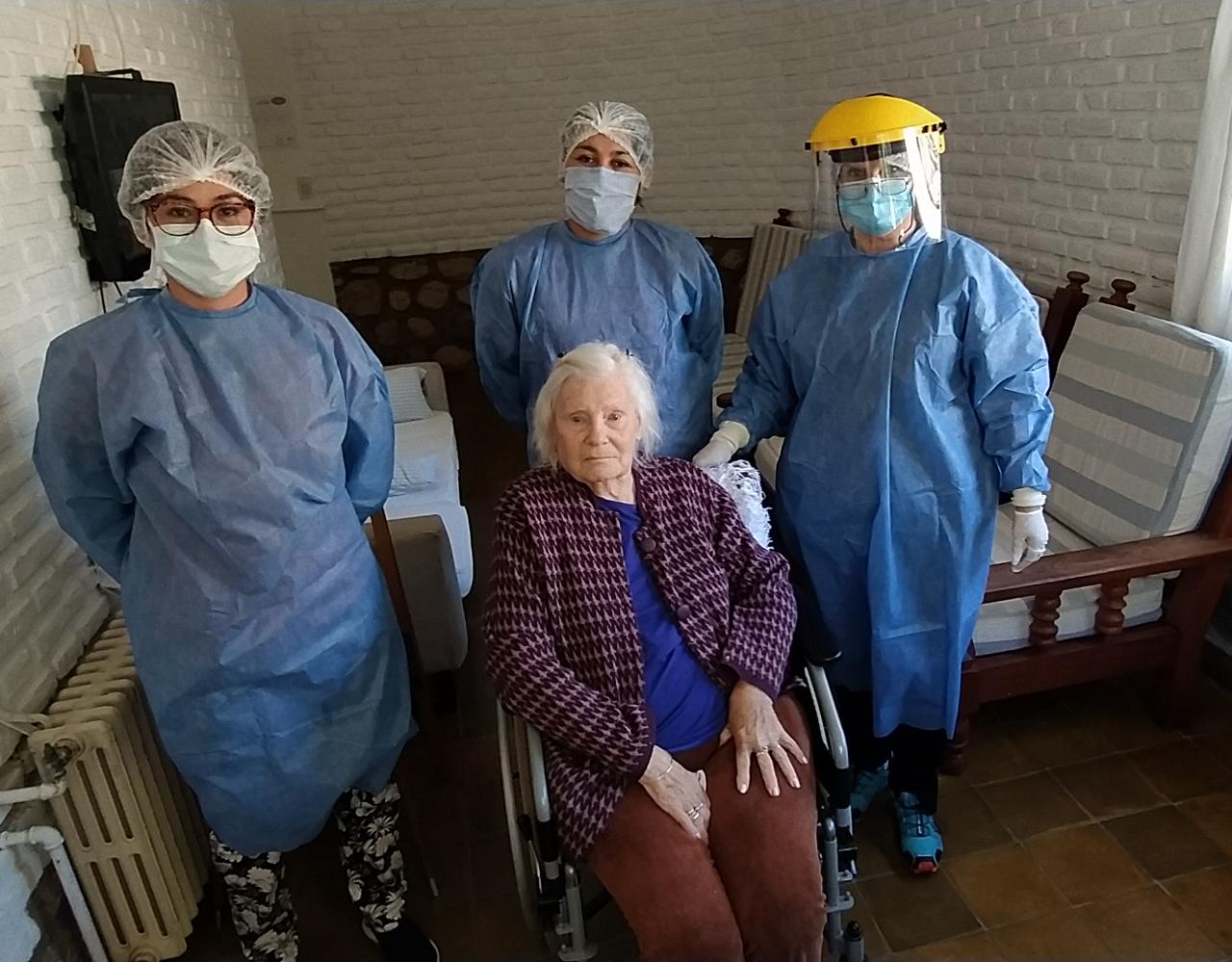 Coronavirus: más de 40 adultos mayores de geriátricos de Villa de Merlo completaron el esquema de vacunación