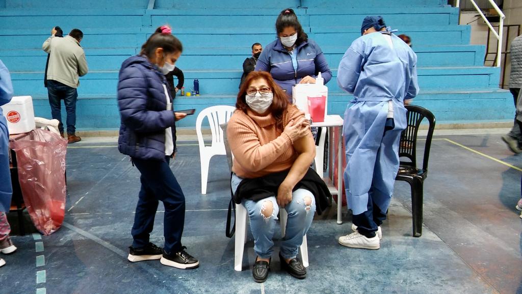 Coronavirus: este martes vacunaron a vecinos del departamento Pueyrredón