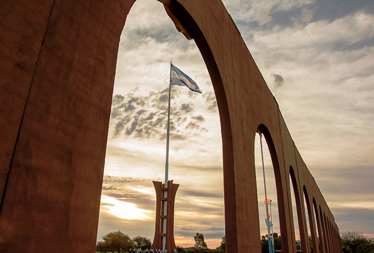 En San Luis flamea la bandera más alta de Argentina