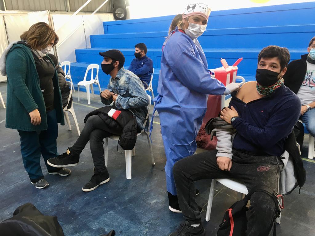 Vacunación contra el Coronavirus: fueron citadas más de 3.000 personas en el Polideportivo Puente Blanco