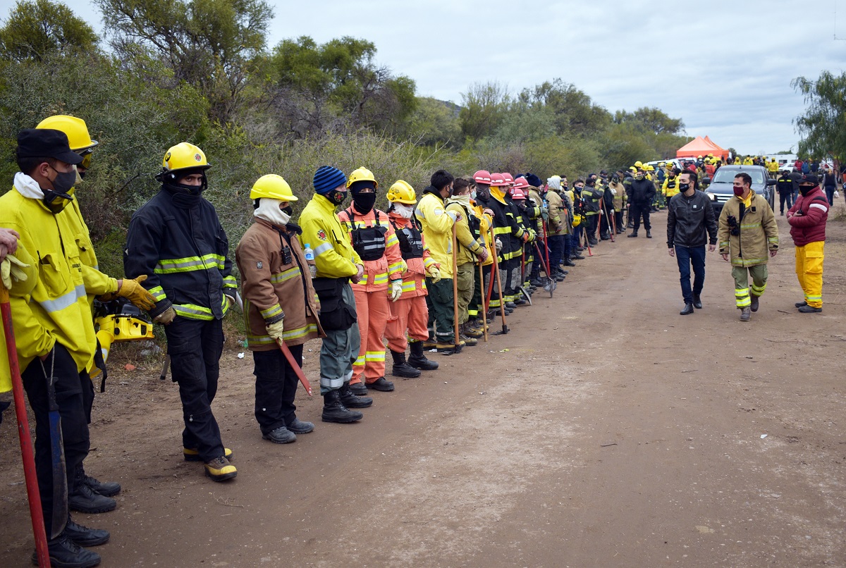Búsqueda de Guadalupe: Anastasi visitó el comando de operaciones de bomberos voluntarios y el Ejército se sumó a los rastreos con drones