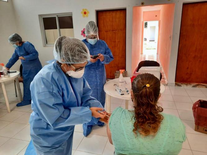 En el departamento Ayacucho se citó a más de 400 personas para primeras dosis