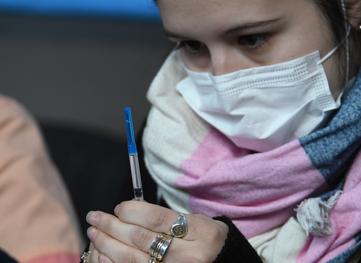 Más de 7.500 personas fueron convocadas este lunes para recibir la vacuna contra el Coronavirus