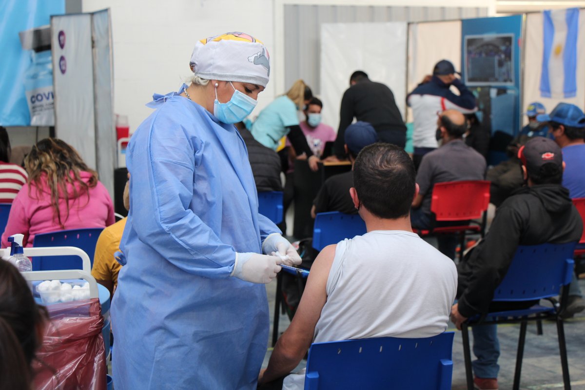 En el polideportivo municipal de San Luis fueron convocados para vacunarse 2.840 vecinos