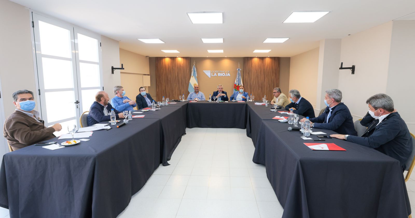 Alberto Rodríguez Saá se reunió con el presidente y un grupo de gobernadores