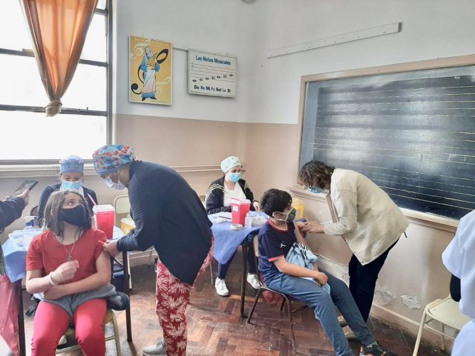 Niños de 3 a 11 años recibieron sus vacunas en la ciudad de San Luis y Juana Koslay