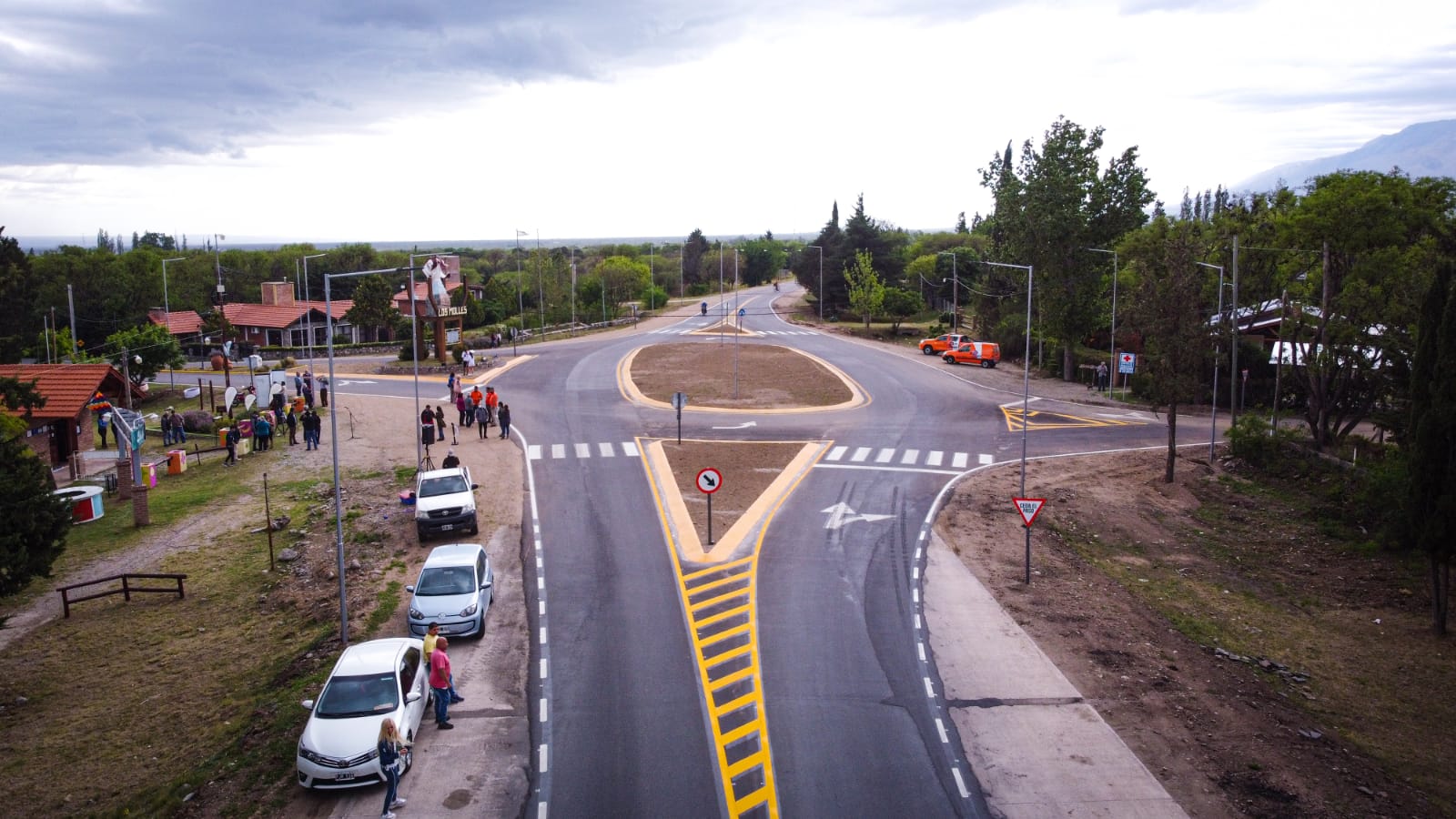 La Provincia inauguró la rotonda de acceso a la localidad de Los Molles en el departamento Junín